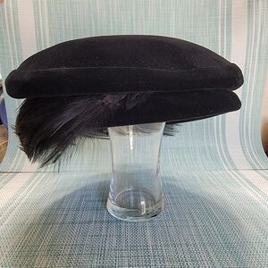 Kutz vintage 1960 women's pre-owned hat black velvet with black feathers